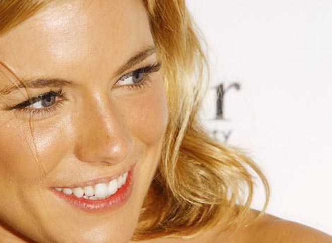 Sienna Miller & Rhys Ifans Split