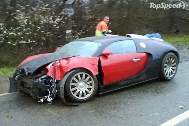 В Великобритании разбился Bugatti Veyron стоимостью более 1,6 млн. долларов