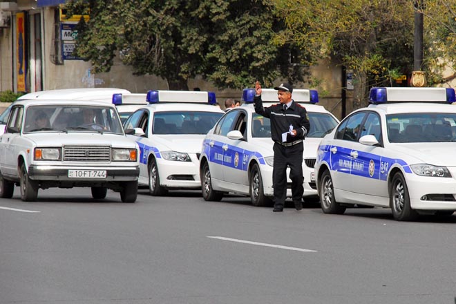 В Баку затруднено движение автотранспорта на одном из центральных проспектов