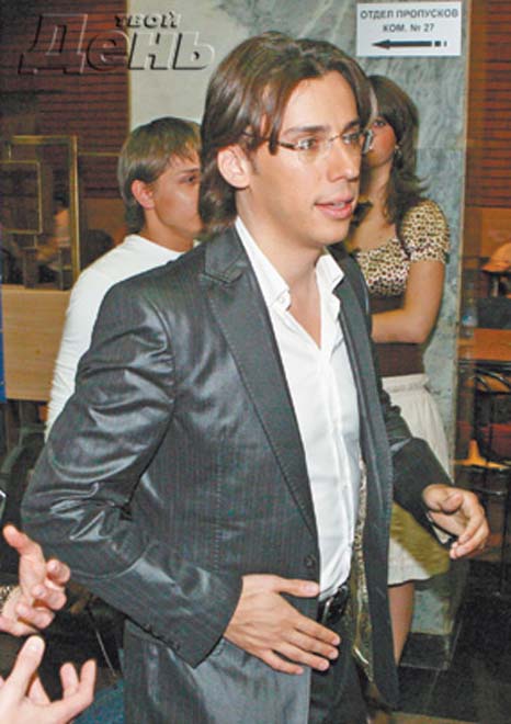 Галкин запел по-французски
