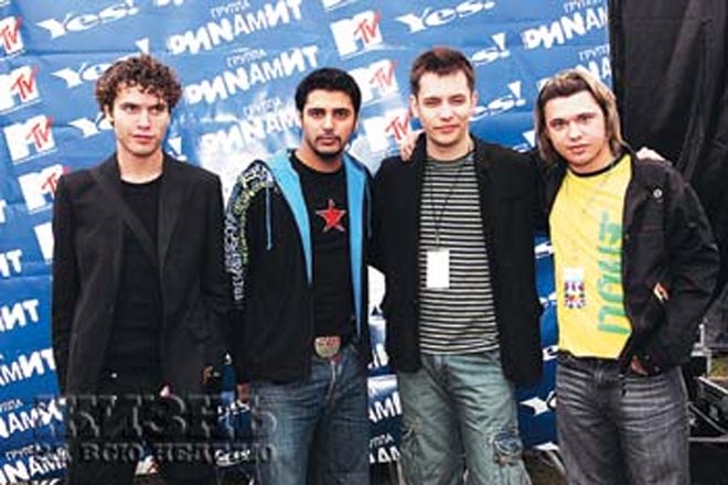 Солист группы "Корни" попал в ДТП