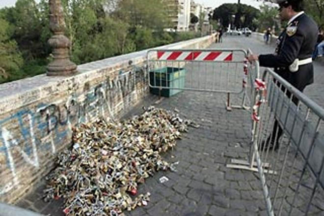 В Риме рухнул столб, у которого влюбленные клялись в верности