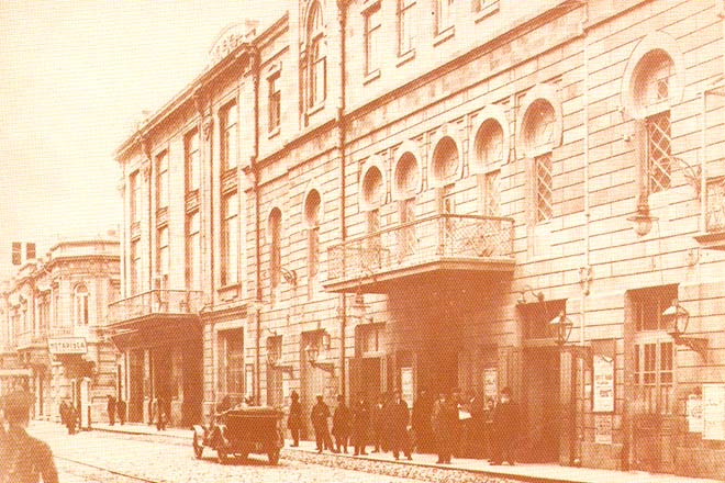 Театры Баку