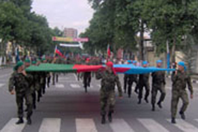 Прошел военный парад допризывной молодежи