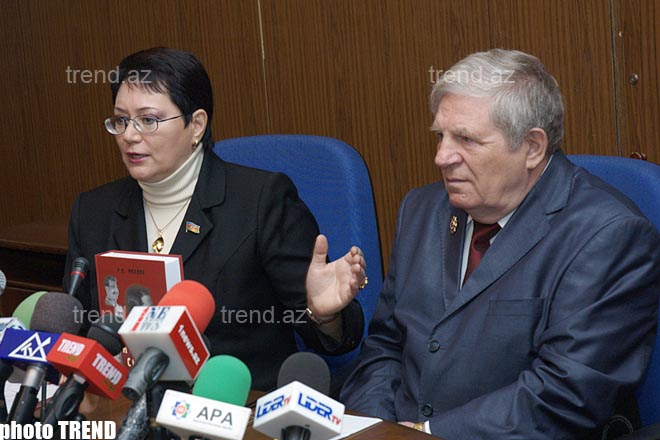 Писатель Рудольф Иванов делает  работу, которую давно уже должны делать мы сами, - депутат Милли Меджлиса Эльмира Ахундова