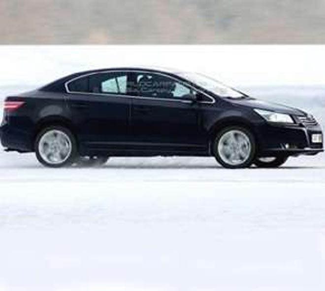 Появились фотографии 2010 Toyota Avensis без камуфляжа