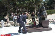 День музыки открылся возложением цветов к могиле Узеира Гаджибекова