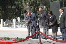 День музыки открылся возложением цветов к могиле Узеира Гаджибекова