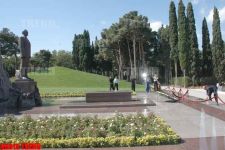 День музыки открылся возложением цветов к могиле Узеира Гаджибекова