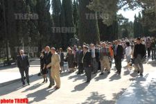 День музыки открылся возложением цветов к могиле Узеира Гаджибекова