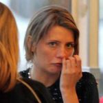 Фото папарацци: звезды ковыряются в носу