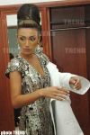 Ройа в гримерке…