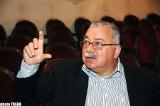 Азербайджанский композитор Акшин Ализаде подарил свой "Вальс надежды"(фотосессия)