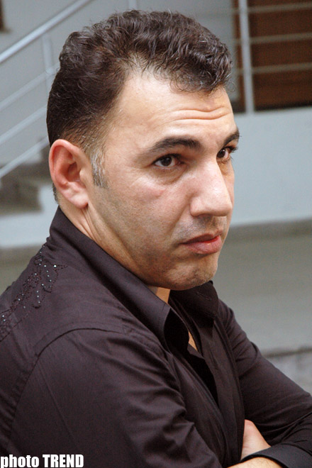 Азербайджанский певец Адалят Шукюров хорошо подготовился к зиме