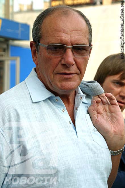 Брата родили под Воронежем, меня - в Баку...- Эммануил Виторган