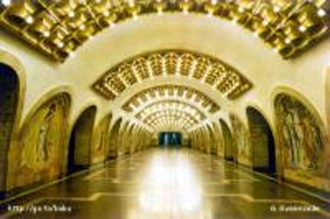 В Бакинском метро падать в обморок не рекомендуется