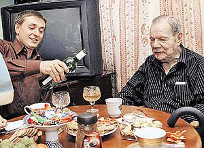 Сергей Безруков и Михаил Пуговкин, или Как легендарный актер после съемок в Баку отказался от коньяка (фотосессия)