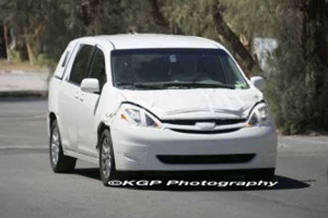 Шпионские фотографии Toyota Sienna нового поколения
