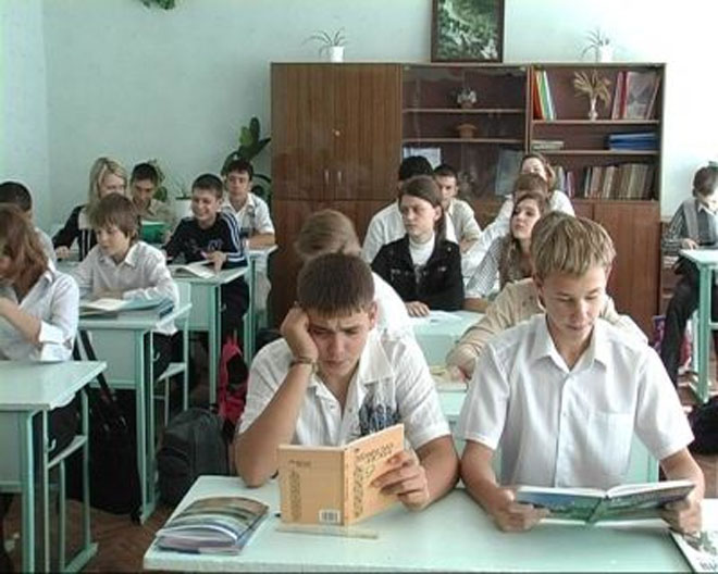 В школах Гянджи старшеклассников стало меньше