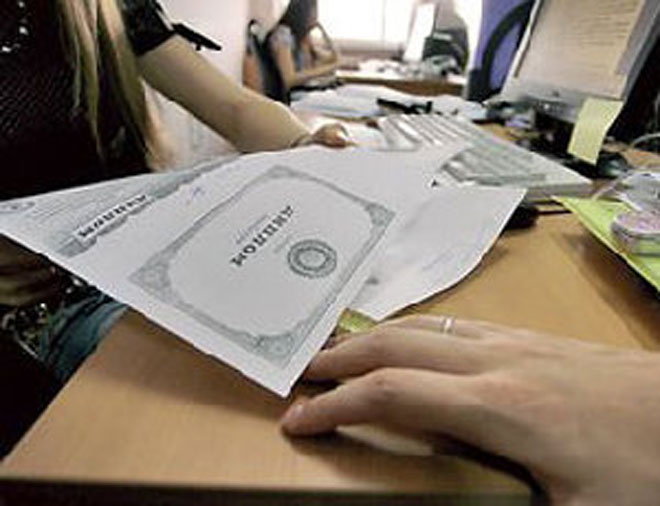 В Баку задержан продавец поддельных документов
