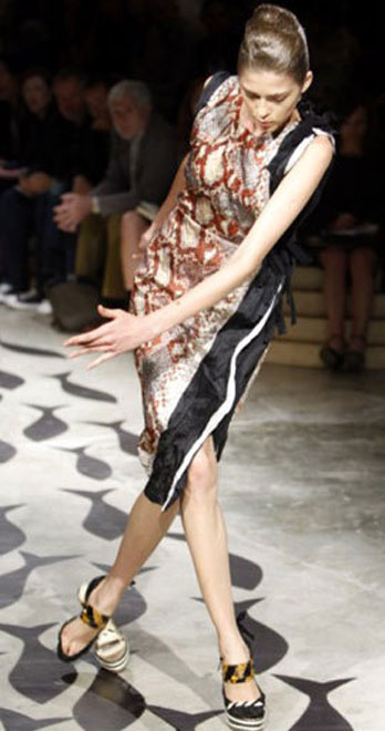 Prada калечит модели (фотосессия)