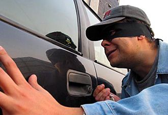 В Баку попытка угнать автомобиль закончилась неудачей