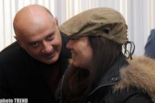 Кто удерживает азербайджанскую певицу Аян от скандалов (фотосессия)