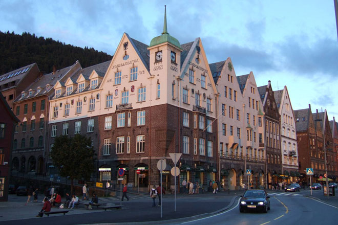 Azerbaijani MPs meet with Azerbaijani youth in Norway