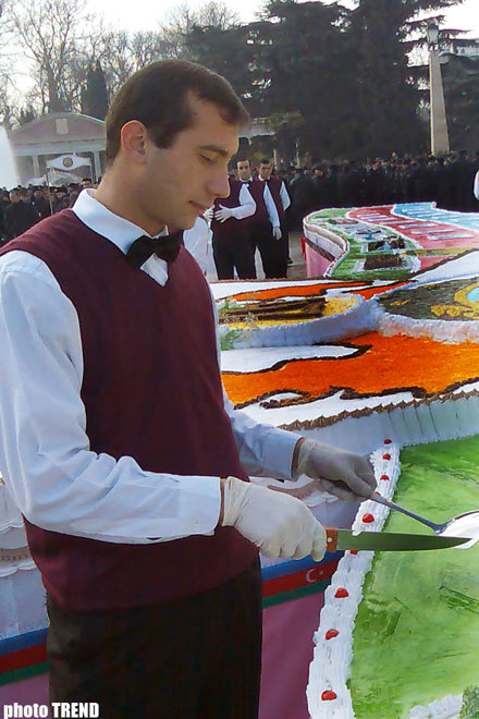 Five-ton cake cut in Ganja on occasion of President Ilham Aliyev’s birthday: PHOTO SESSION