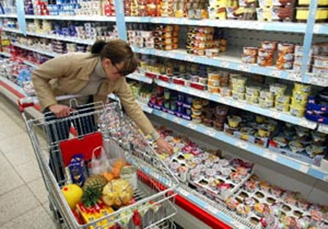 Перед Новым годом на прилавки бакинских магазинов попадает просроченный товар -  эксперт Эйюб Гусейнов