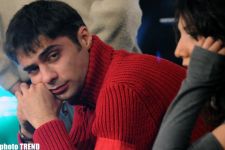 Букет алых роз азербайджанского певца Элтона Гусейналиева довел до слез Хумар Гадимову (фотосессия)
