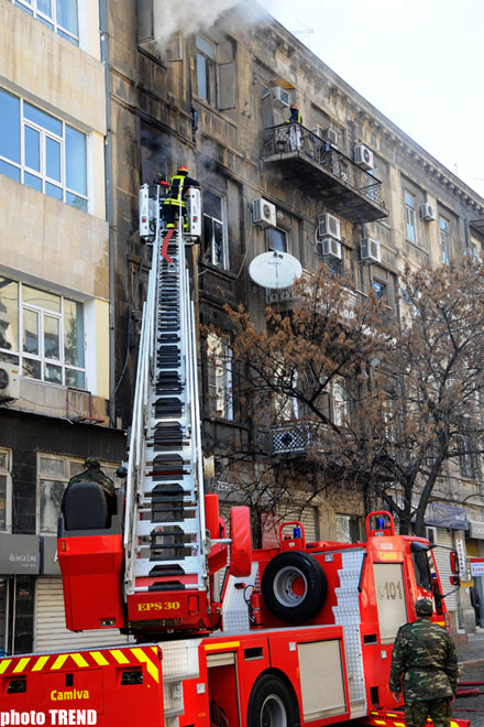В центре Баку горит жилое здание (СРОЧНО)