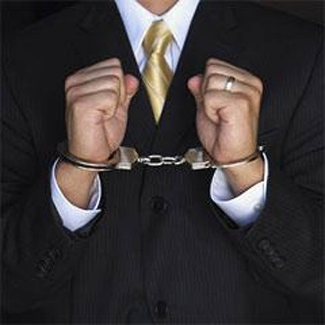 В Баку судят фальшивомонетчиков, которые орудовали в студии по продаже дисков и кассет