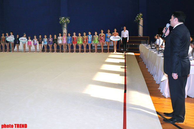 Baku rhythmic gymnastics compete (video)