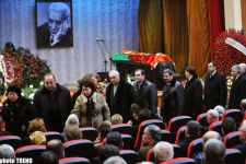 Общественность Азербайджана прощается с народным поэтом Бахтияром Вахабзаде (фотосессия)