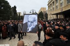 Азербайджанский народ остался без главнокомандующего национальной поэзии Бахтияра Вахабзаде (видео - фотосессия)