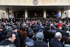 Общественность Азербайджана прощается с народным поэтом Бахтияром Вахабзаде (фотосессия)