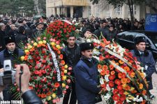 Общественность Азербайджана прощается с народным поэтом Бахтияром Вахабзаде (фотосессия)