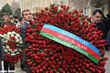 Общественность Азербайджана прощается с народным поэтом Бахтияром Вахабзаде (фотосессия)