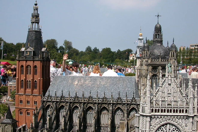 Iranian monument for chemical arms victims to be unveiled in Hague