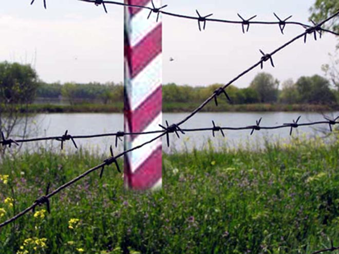 Турция закрывает границу с Сирией