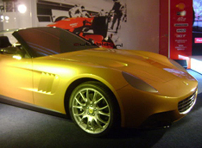 Итальянцы создали "золотую" Ferrari
