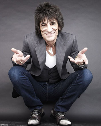 На гитариста The Rolling Stones Ронни Вуда подали в суд