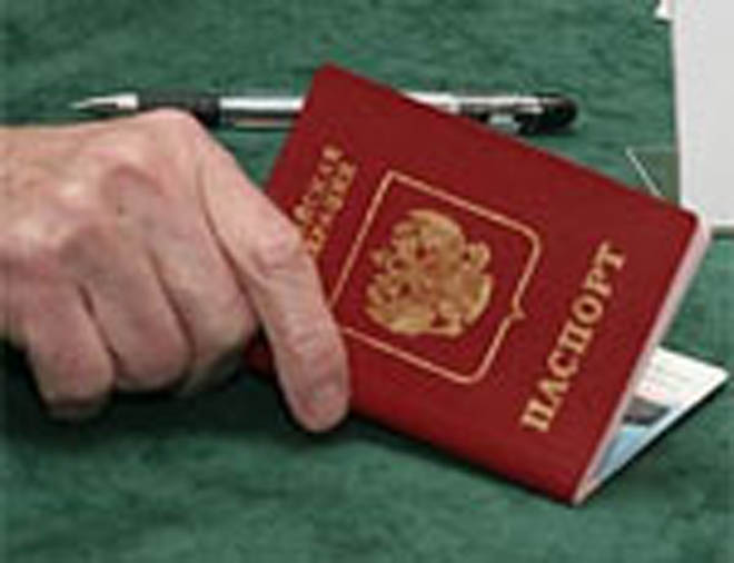 Но там написано, что человек азербайджанец – бабушка русской девушки без отчества