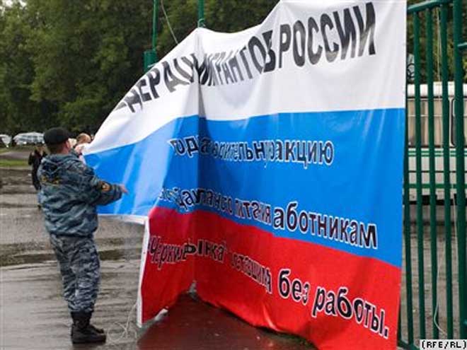 Ничего мы не успели сделать – азербайджанский продавец с Черкизона (фотосессия)