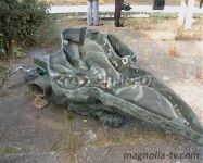 В Севастополе арестованы вандалы, разрушившие памятник азербайджанским воинам-освободителям (фотосессия)