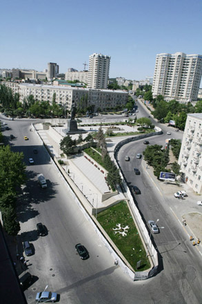 В Баку будет ограничено движение на ряде центральных улиц