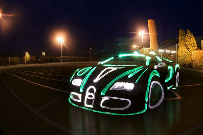 Культовые автомобили выставили в новом свете (фотосессия)