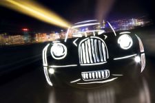 Культовые автомобили выставили в новом свете (фотосессия)