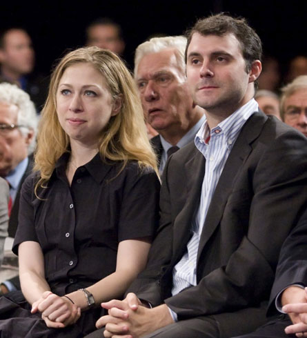 Clinton daughter weds in mystery-shrouded ceremony